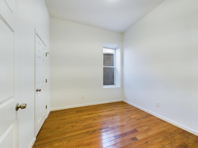 Photo - 137 Monticello Ave Unit APT 2