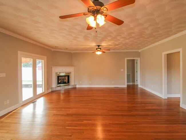 Photo - 1st Month's Rent Free