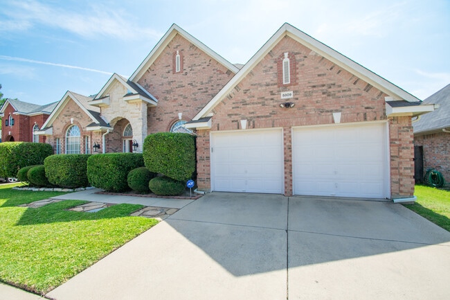 Photo - Updated 3-2-2 in Arlington! Hardwood Floors, Granite Counter Tops!