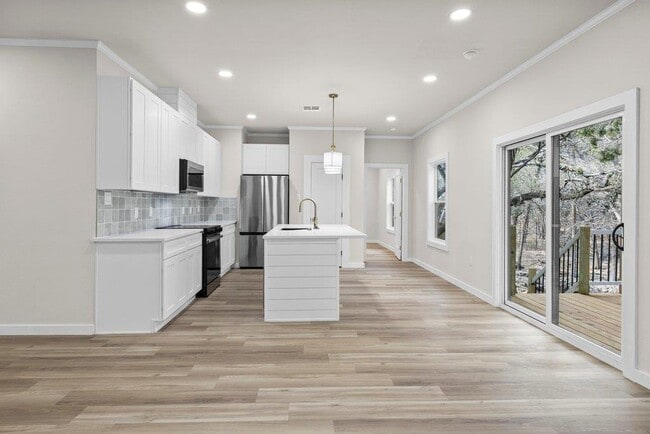 Photo - 30 Wood Glen Dr