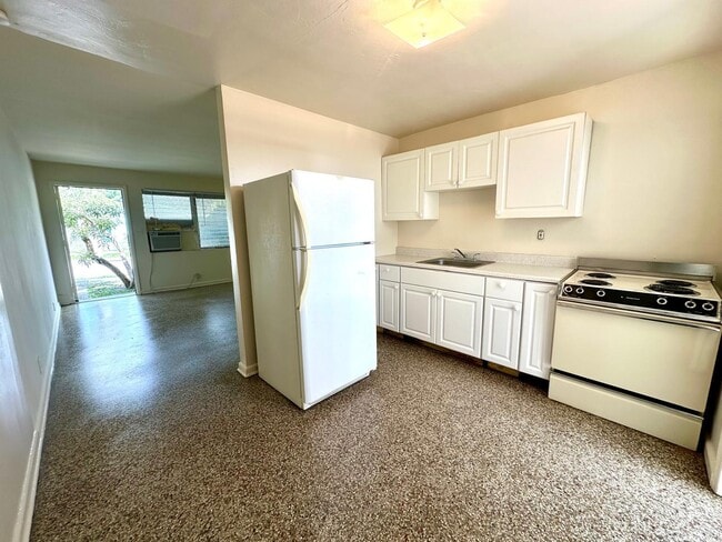 Photo - 5712 Pinewood Ave