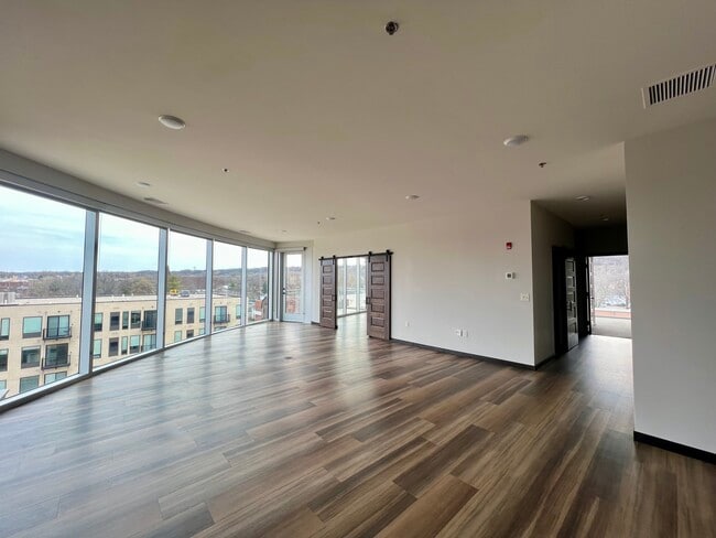 Great Room - Bridge Plaza Apartments