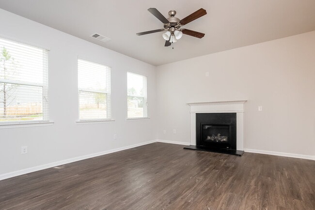 Photo - 211 Susie Creek Ln