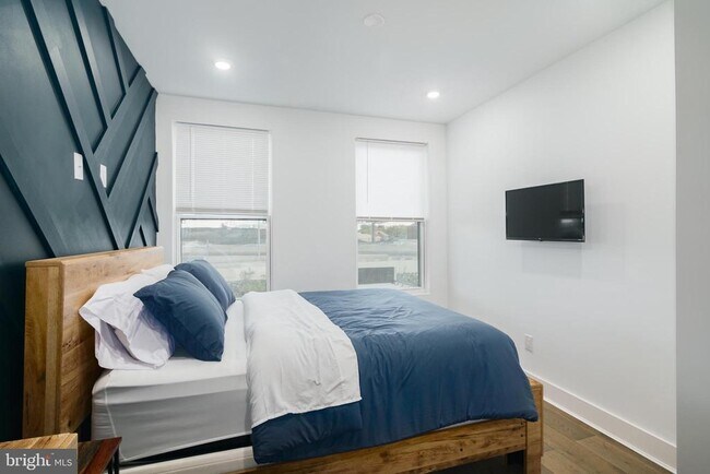 Photo - 3127 Richmond St