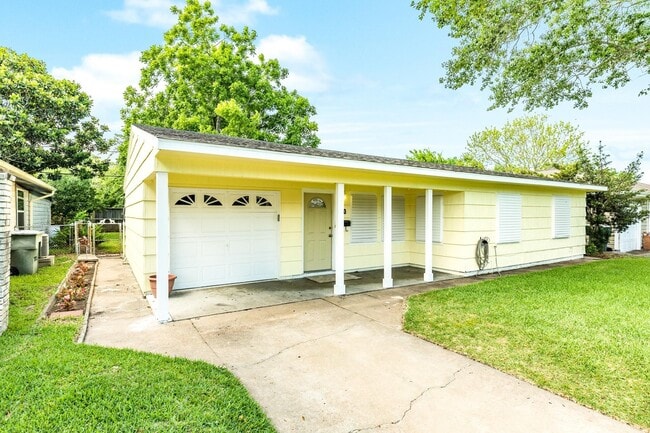 Building Photo - 120 Bonita Ave Rental
