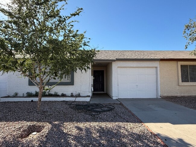 Building Photo - Chandler Blvd./Gilbert Rd, Patio home, 3 b...