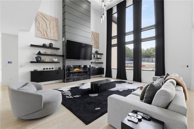 Photo - 556 Versailles Dr