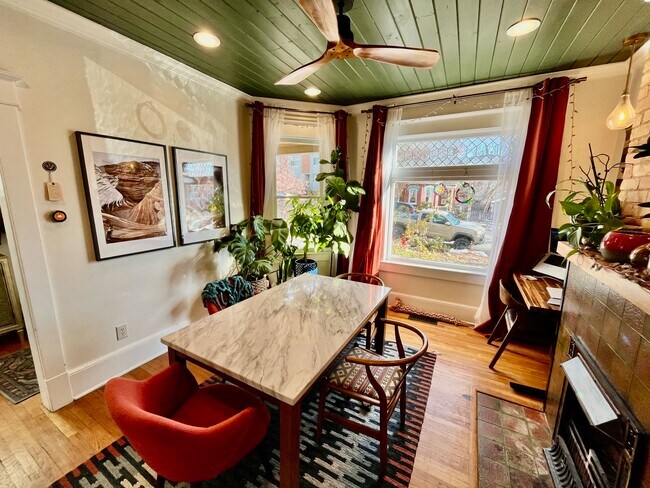 Photo - 213 F St E