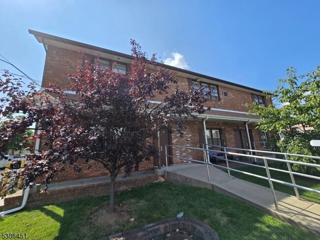 Photo - 158 N 8th St Apartment Unit 7