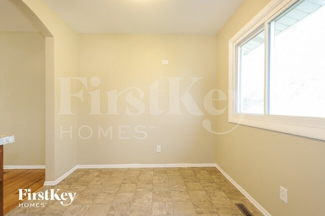 Photo - 923 Nottingham Ln