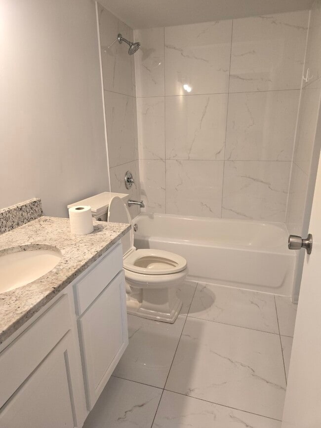 Photo - 3341 Beacon St Unit 31