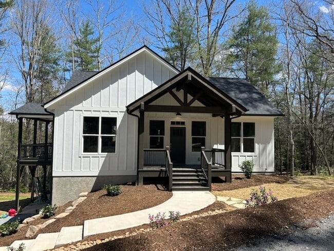 Building Photo - Well Maintained Home