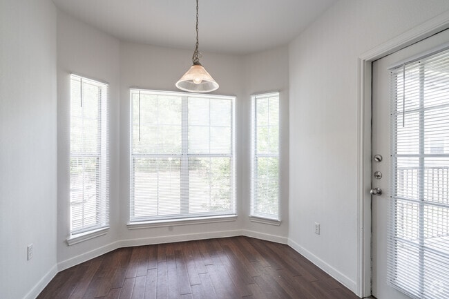 2BR, 2BA - 940SF - Magnolia - Dining Room