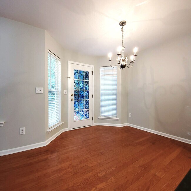 Photo - 300 Cottonwood Creek Cir