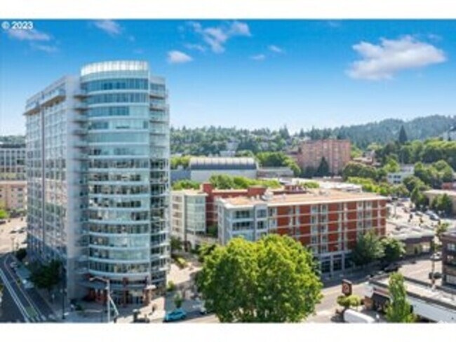 Building Photo - 1926 W Burnside St Rental