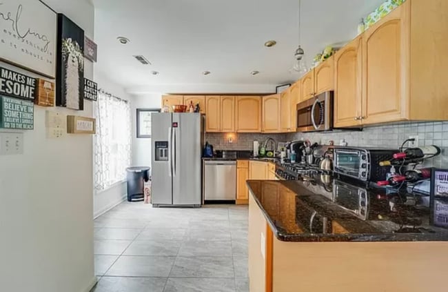 Photo - 11 Duer Pl Unit Room1