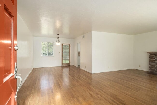 Photo - 829 E Garland Ave