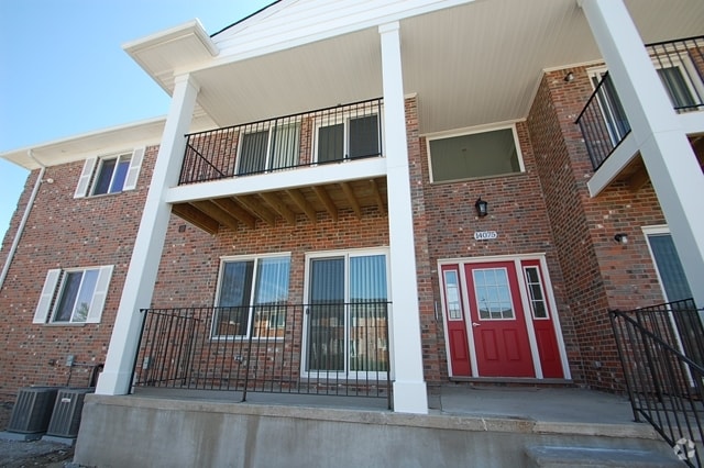 Building - Lake Pointe Village Apartments