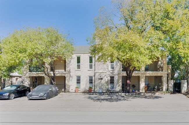 Building Photo - 104 W 35th St Unit 2