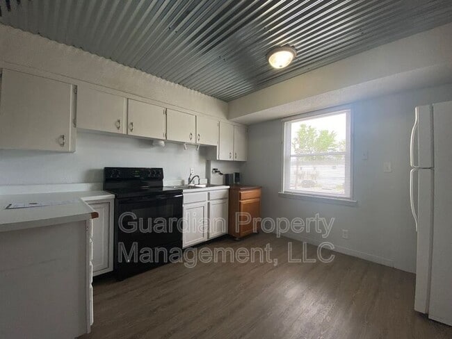 Photo - 519.5 W 7th St