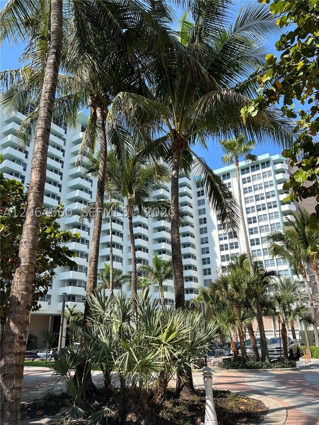 Building Photo - 2899 Collins Ave Unit 610