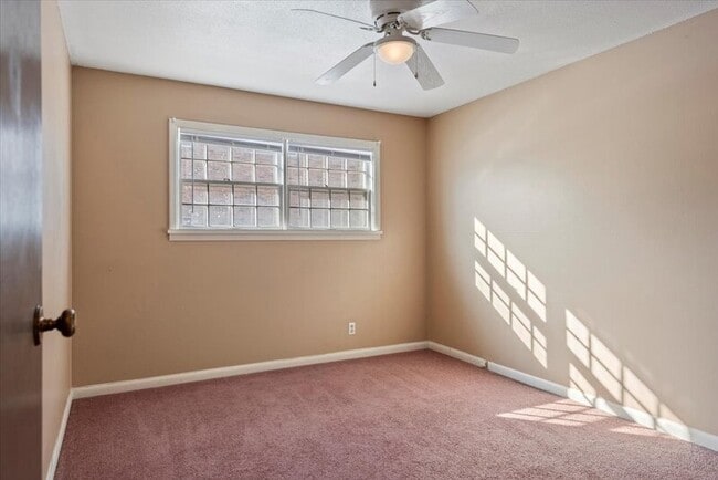 Photo - 117 S Elder Ln