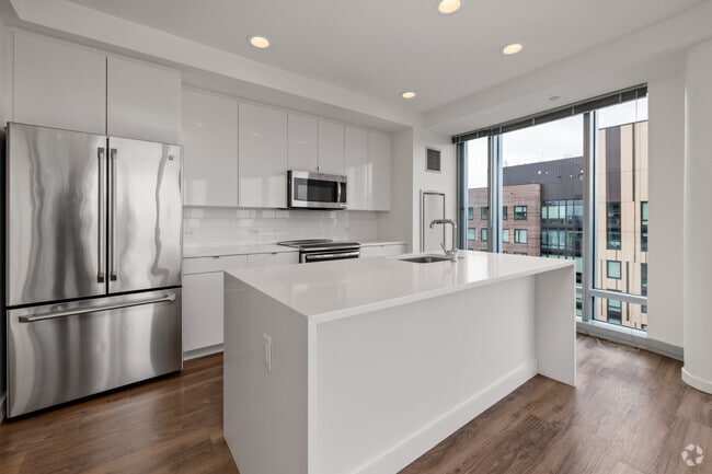 2BR, 2BA - 1000SF
