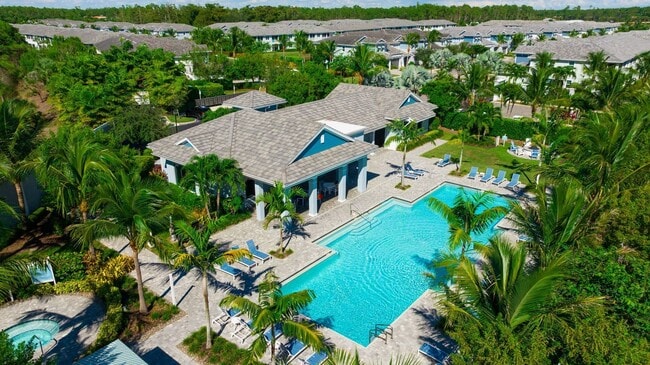 Luxury Naples 2-Bed Home Minutes to Downtown & Beaches | Resort-Style Amenities - Luxury Naples 2-Bed Home Minutes to Downtown & Beaches | Resort-Style Amenities