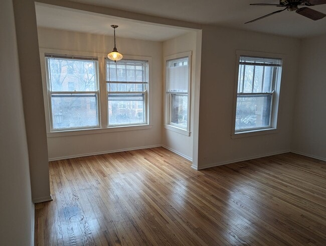 Photo - Updated Very Large 2 BR In Uptown Unidad 4750M-2S