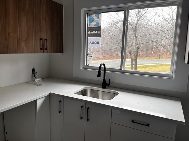 Building Photo - 103 Pinecrest Dr Unit 6