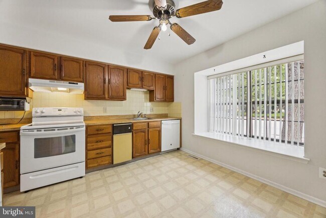Photo - 838 Kings Croft Dr