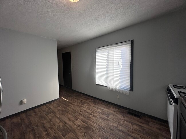 Photo - 907 Maple-