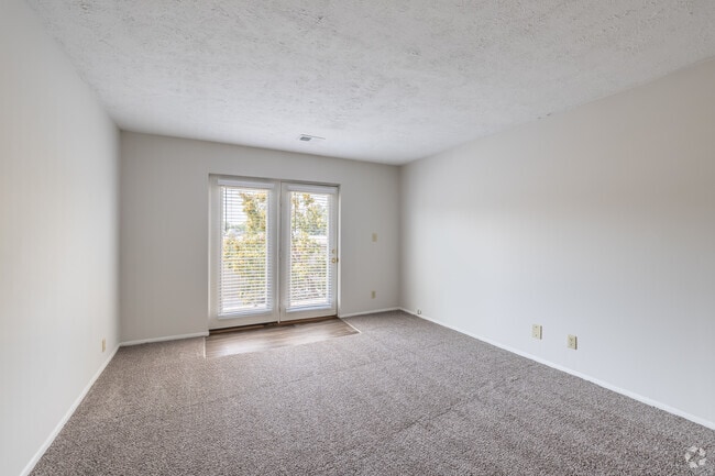 1BR, 1BA - 660SF - Living Room