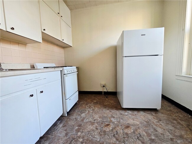 Photo - 385 S Main St