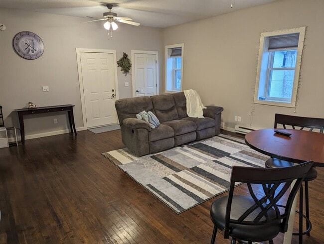 Photo - 105 S Main St