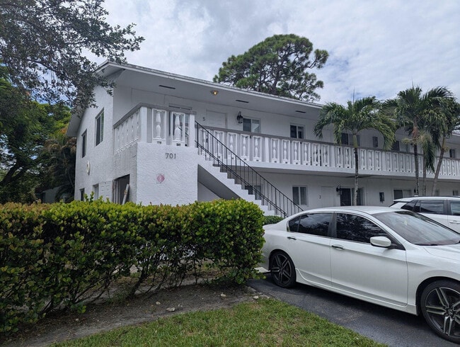 Building Photo - 701 SW 14th Ave Unit 5