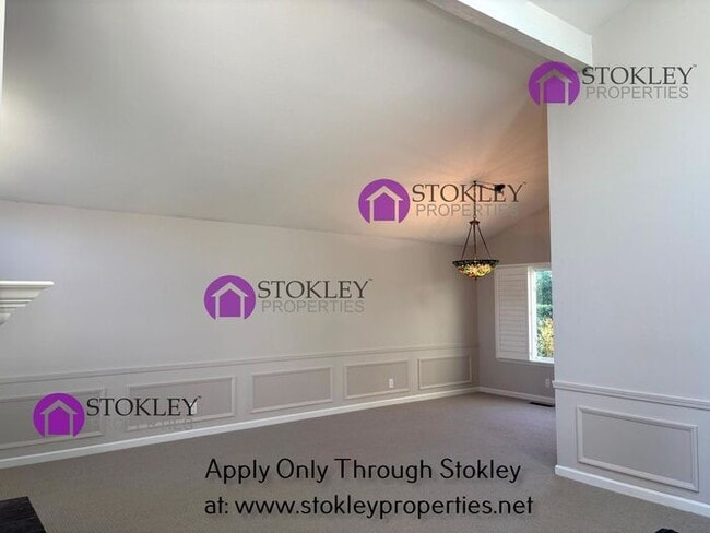 Photo - 637 Tarrytown Ct