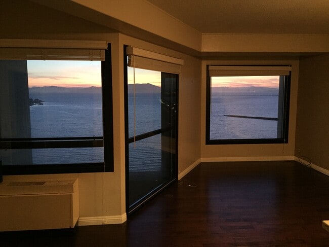 Photo - 6363 Christie Ave