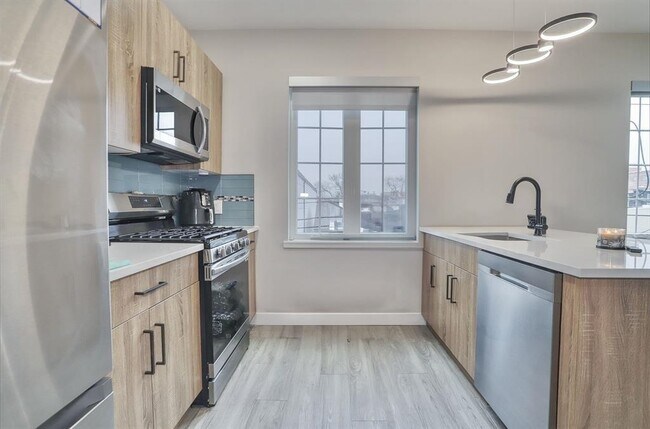 212 70th St Unit 201