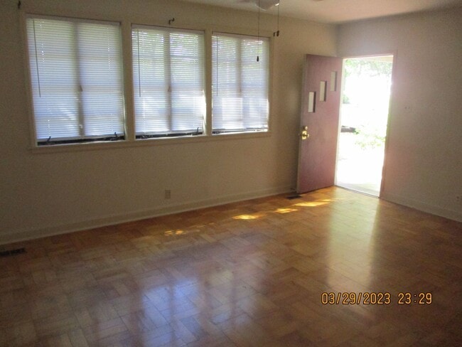 Photo - 1009 W Society Ave