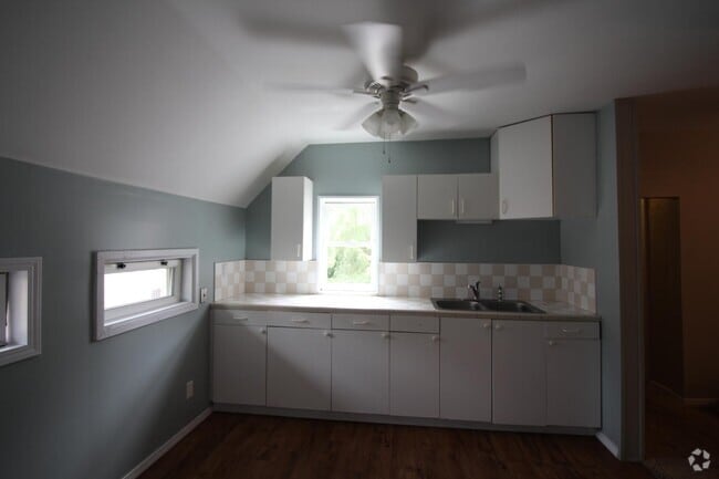 Building Photo - 718 Butterworth St SW Rental