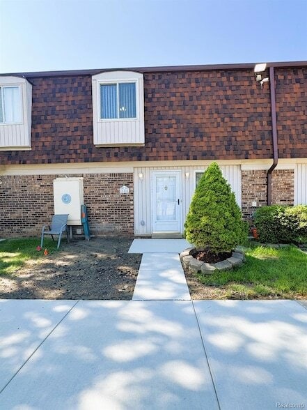 Building Photo - 15566 Dupage Blvd