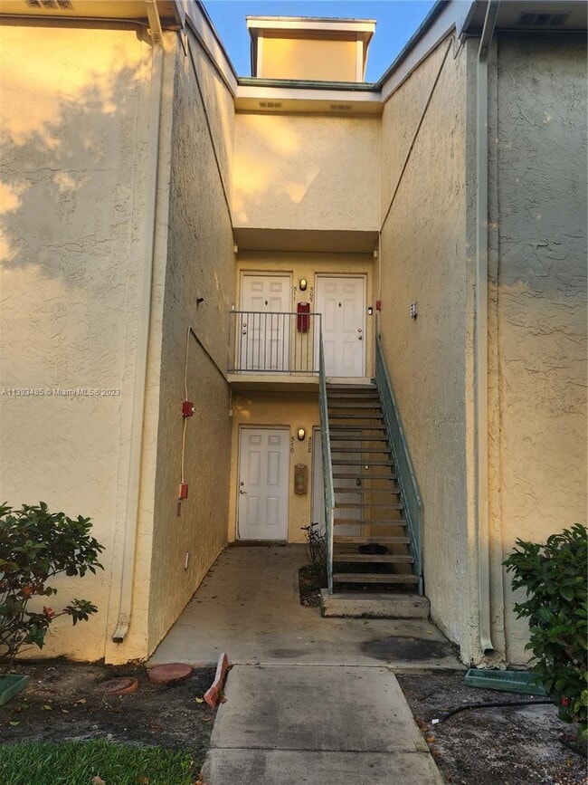 Building Photo - 4086 N Pine Island Rd Rental