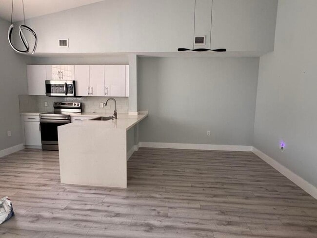 Photo - 6936 SW 39th St Unit d203