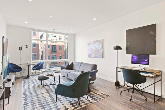 Building Photo - 1122 W Chicago Ave Unit 710