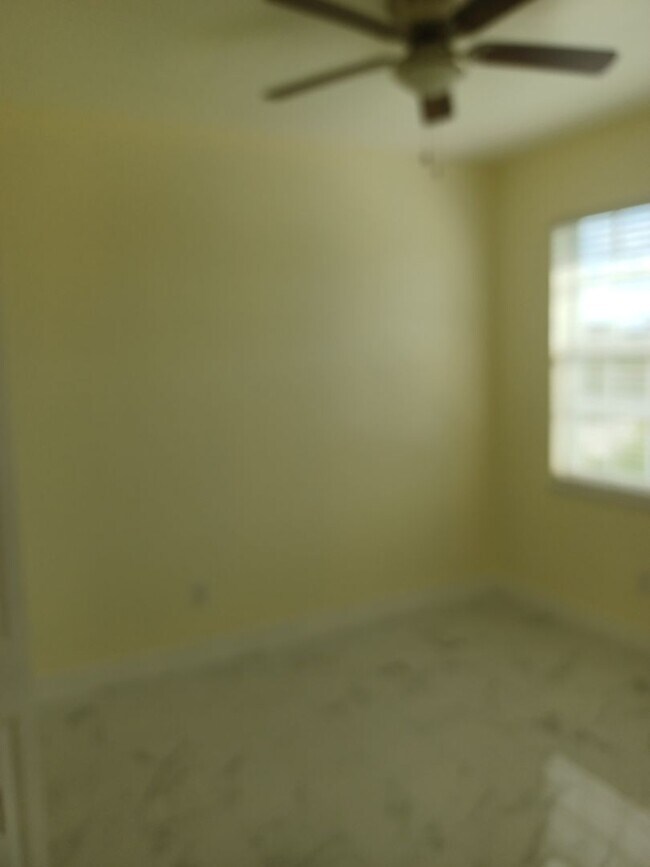 SW area 3/2/2 Duplex with a fenced in yard