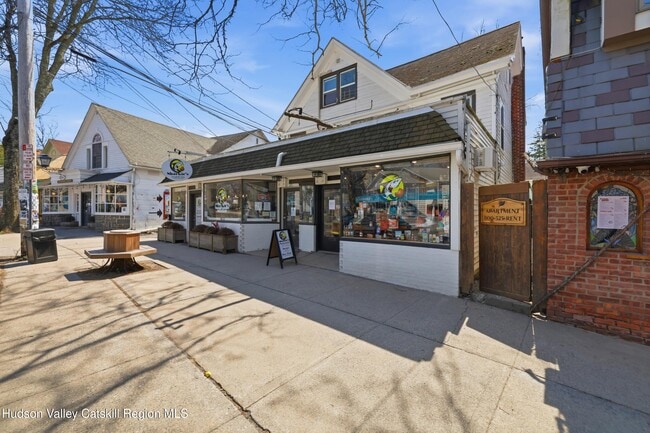 Photo - 43-47-47 Tinker St