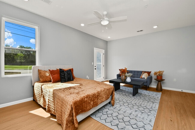 Photo - 505 W Grand St Unit 109