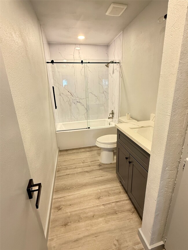 Photo - 210 N Mattson St