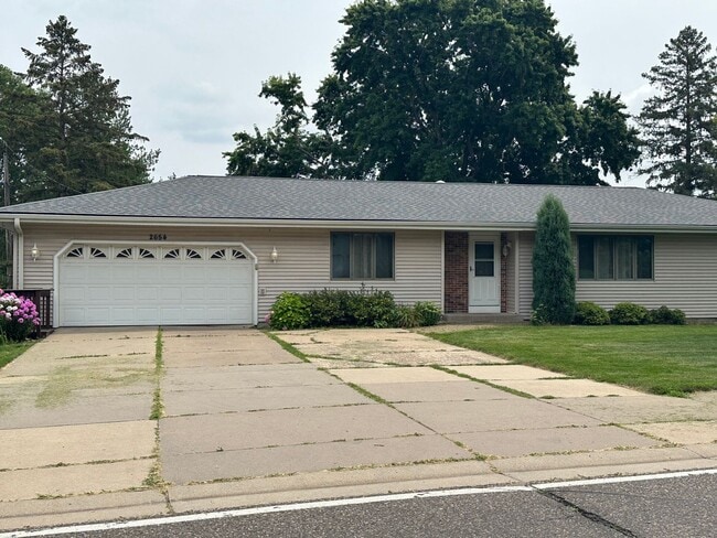 Building Photo - Beautifully Remodeled 4 Bedroom